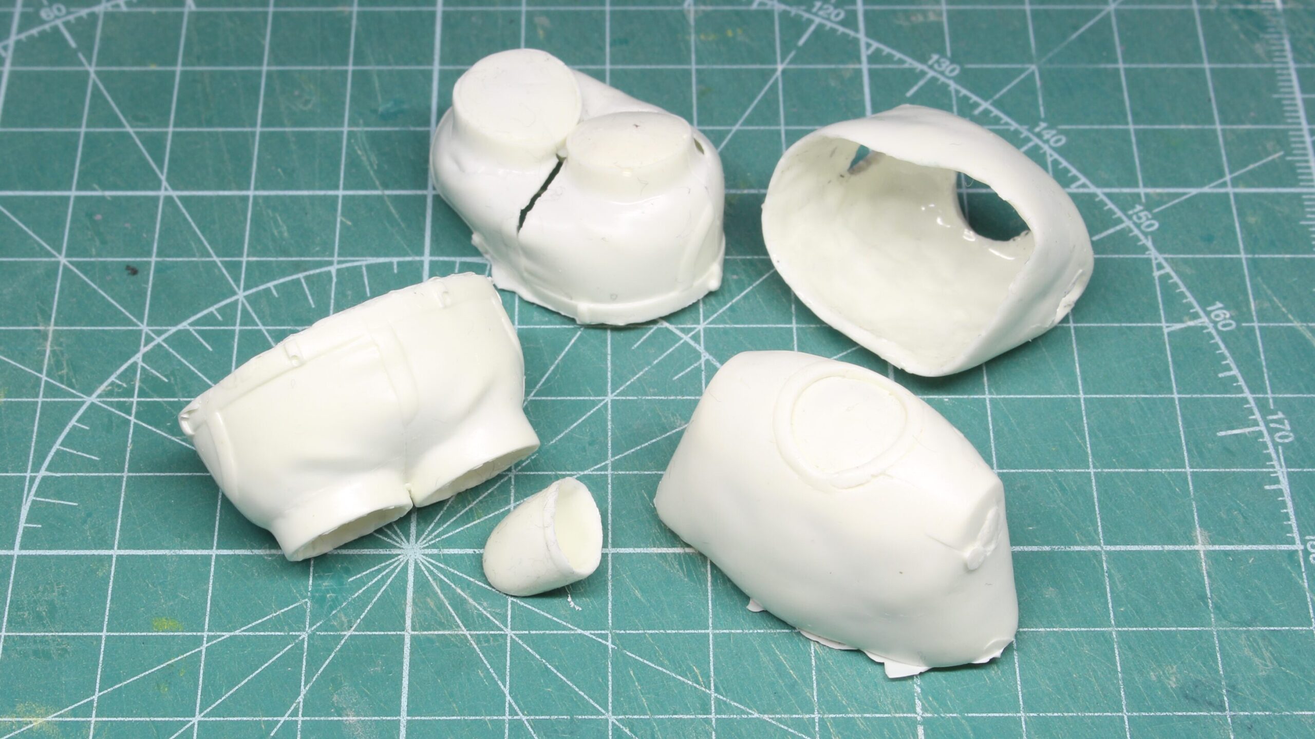 液体ゴムで型取りした服パーツ