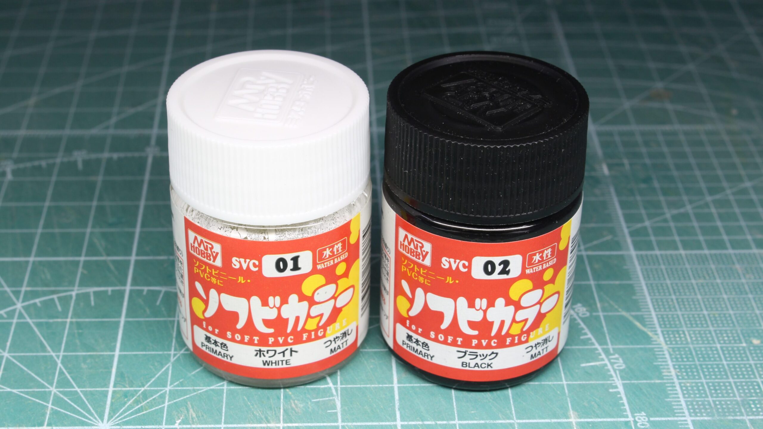 クレオス製のソフトビニール塗料